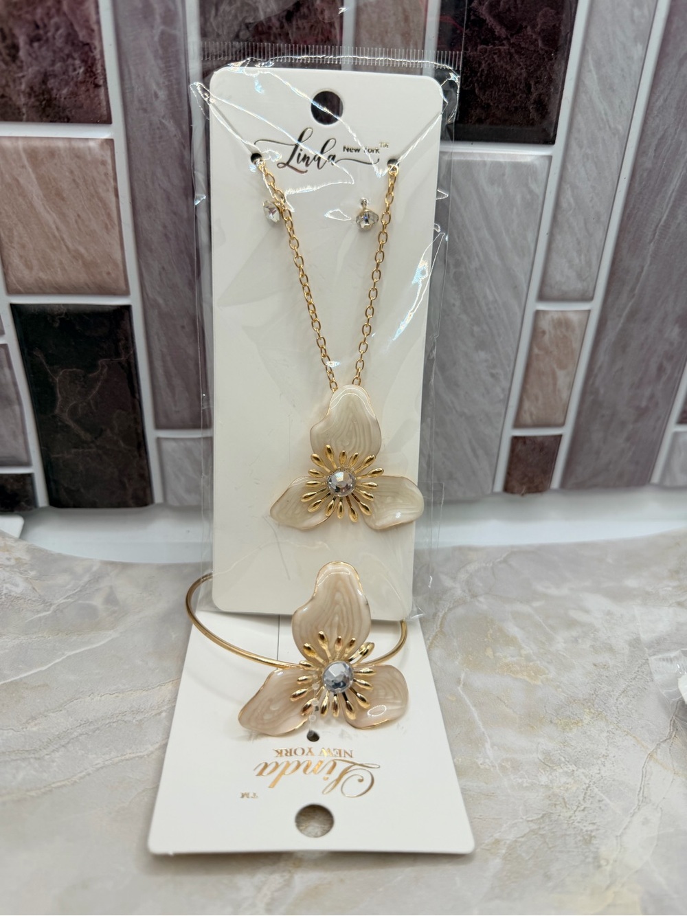 Beige Floral Necklace and Bracelet Set